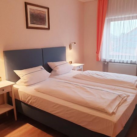 Hotel Gasthof Zum Schwan Steinsfeld 外观 照片