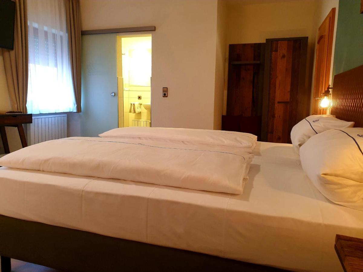 Hotel Gasthof Zum Schwan Steinsfeld 外观 照片